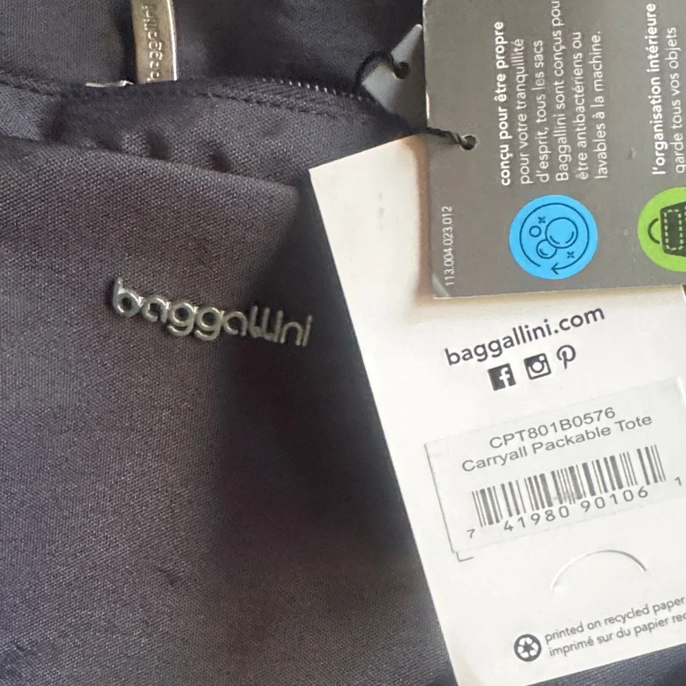 Baggallini NWT navy travel bag expandable